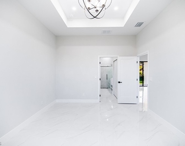 3313 36th Street Sw - Photo Thumbnail 13