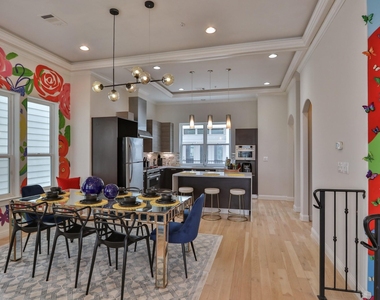 4114 Driscoll Street - Photo Thumbnail 10