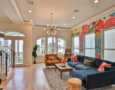 4114 Driscoll Street - Photo Thumbnail 8