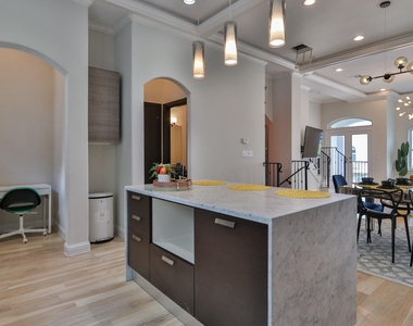 4114 Driscoll Street - Photo Thumbnail 16