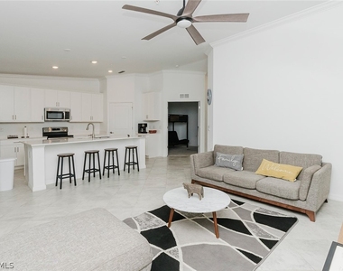 6082 National Boulevard - Photo Thumbnail 11