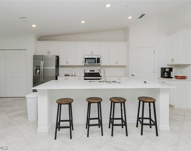 6082 National Boulevard - Photo Thumbnail 12
