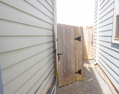 8932 Hollister Commons Lane - Photo Thumbnail 12