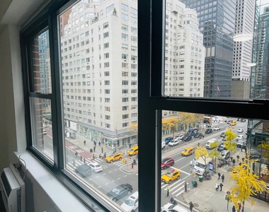  East 57th Street - Photo Thumbnail 2