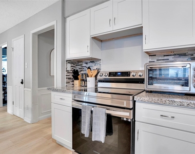 1523 Saddlecreek Drive - Photo Thumbnail 4