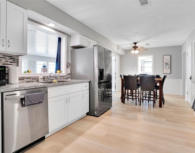 1523 Saddlecreek Drive - Photo Thumbnail 5