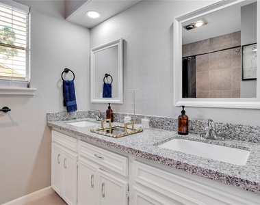 1523 Saddlecreek Drive - Photo Thumbnail 11