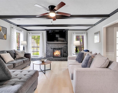 1523 Saddlecreek Drive - Photo Thumbnail 2