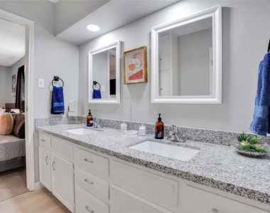 1523 Saddlecreek Drive - Photo Thumbnail 14