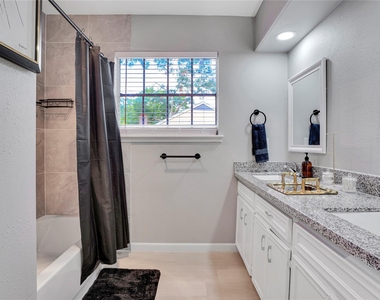 1523 Saddlecreek Drive - Photo Thumbnail 17
