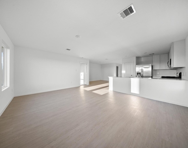 26651 Pampas Grass Ln - Photo Thumbnail 10
