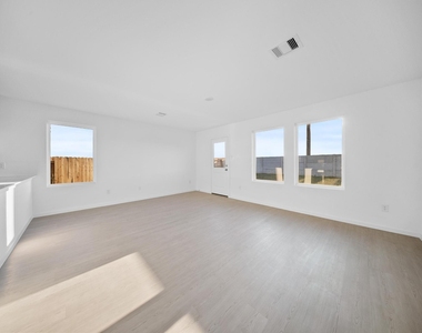 26651 Pampas Grass Ln - Photo Thumbnail 9