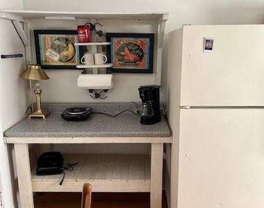 212 N Resident Street - Photo Thumbnail 4