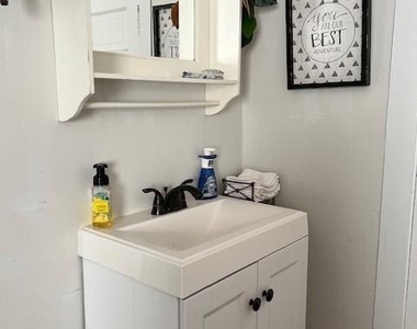 212 N Resident Street - Photo Thumbnail 3