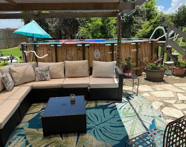 212 N Resident Street - Photo Thumbnail 7