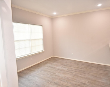 12565 Melville Drive - Photo Thumbnail 9