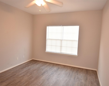 12565 Melville Drive - Photo Thumbnail 11