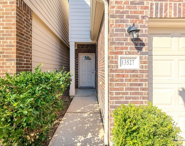 13527 Vista De Oro Street - Photo Thumbnail 1