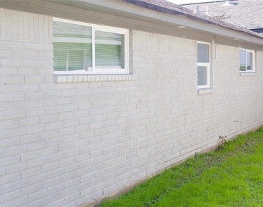 1323 E 32nd 1/2 Street - Photo Thumbnail 19