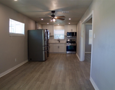 1323 E 32nd 1/2 Street - Photo Thumbnail 2