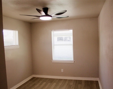 1323 E 32nd 1/2 Street - Photo Thumbnail 16