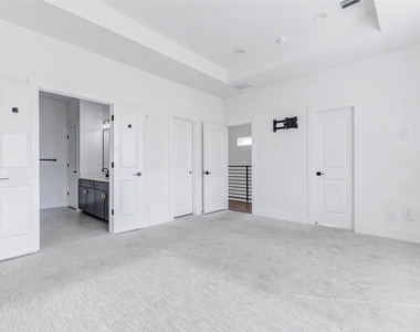 334 Eastwood Street - Photo Thumbnail 30