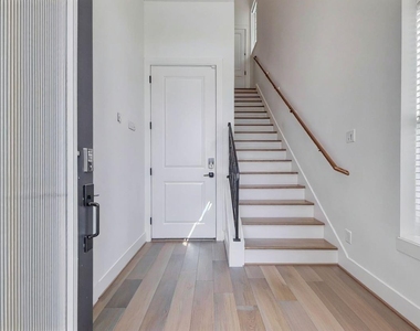 334 Eastwood Street - Photo Thumbnail 7