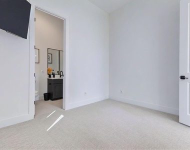 334 Eastwood Street - Photo Thumbnail 10
