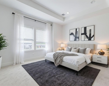334 Eastwood Street - Photo Thumbnail 4