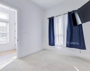 334 Eastwood Street - Photo Thumbnail 9