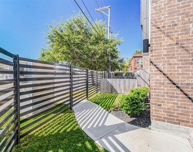 334 Eastwood Street - Photo Thumbnail 2