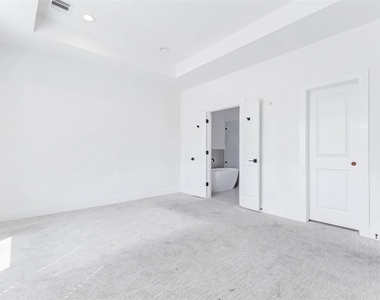 334 Eastwood Street - Photo Thumbnail 31