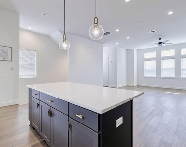 334 Eastwood Street - Photo Thumbnail 14