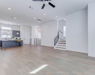 334 Eastwood Street - Photo Thumbnail 11