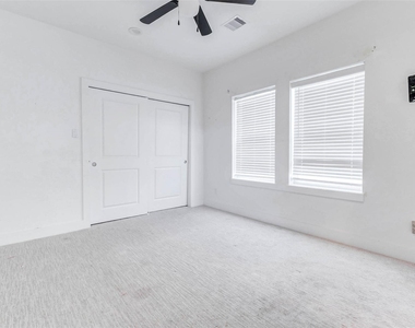 334 Eastwood Street - Photo Thumbnail 21