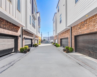 334 Eastwood Street - Photo Thumbnail 6