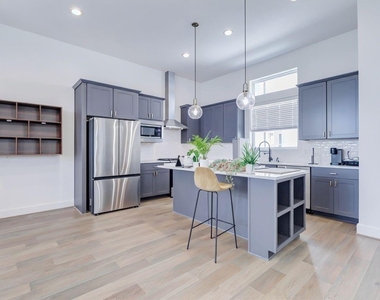 334 Eastwood Street - Photo Thumbnail 13