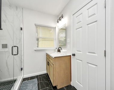 2811 Winbern Street - Photo Thumbnail 37
