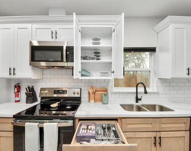 2811 Winbern Street - Photo Thumbnail 18