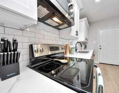 2811 Winbern Street - Photo Thumbnail 17