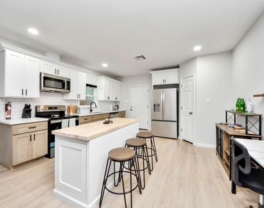 2811 Winbern Street - Photo Thumbnail 3