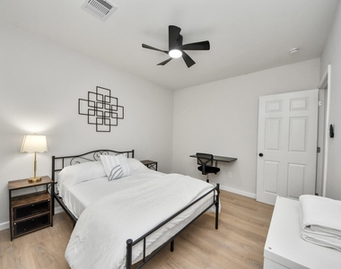 2811 Winbern Street - Photo Thumbnail 4