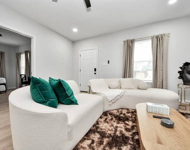 2811 Winbern Street - Photo Thumbnail 7