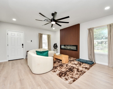 2811 Winbern Street - Photo Thumbnail 6