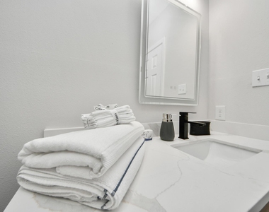 2811 Winbern Street - Photo Thumbnail 28
