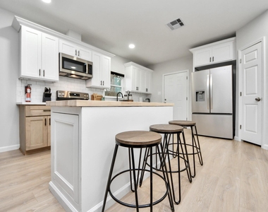 2811 Winbern Street - Photo Thumbnail 16