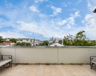 2303 Yupon Street - Photo Thumbnail 6