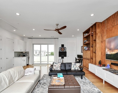 2303 Yupon Street - Photo Thumbnail 44
