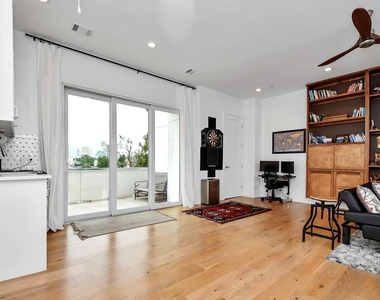 2303 Yupon Street - Photo Thumbnail 45