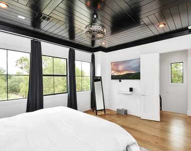 2303 Yupon Street - Photo Thumbnail 30